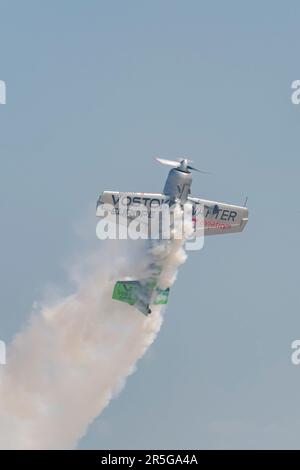 Sukhoi Su-31 auf der Pardubice Air Show 2023 in Pardubice, Tschechische Republik Stockfoto