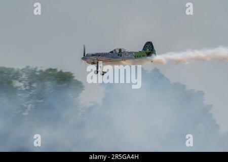 Sukhoi Su-31 auf der Pardubice Air Show 2023 in Pardubice, Tschechische Republik Stockfoto