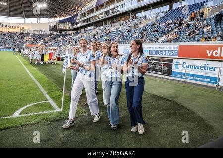 Gent, Belgien. 03. Juni 2023. Die Hockeyspieler von Gantoise wurden in der Halbzeit eines Fußballspiels zwischen KAA Gent und Standard de Liege am Samstag, den 03. Juni 2023 in Brügge, am 6. (Von 6) Tag der Europa-Play-offs in der ersten Liga der „Jupiler Pro League“ der belgischen Meisterschaft dargestellt. BELGA FOTO BRUNO FAHY Kredit: Belga News Agency/Alamy Live News Stockfoto