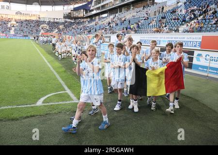 Gent, Belgien. 03. Juni 2023. Die Hockeyspieler von Gantoise wurden in der Halbzeit eines Fußballspiels zwischen KAA Gent und Standard de Liege am Samstag, den 03. Juni 2023 in Brügge, am 6. (Von 6) Tag der Europa-Play-offs in der ersten Liga der „Jupiler Pro League“ der belgischen Meisterschaft dargestellt. BELGA FOTO BRUNO FAHY Kredit: Belga News Agency/Alamy Live News Stockfoto