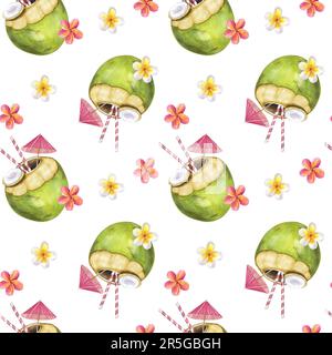 Cocktail mit grünem Kokosnuss-Strohschirm und nahtlosem Muster am Strand. Frangipani-Blumen. Handgezeichnete Aquarelldarstellung isoliert auf weißem Hintergrund Stockfoto