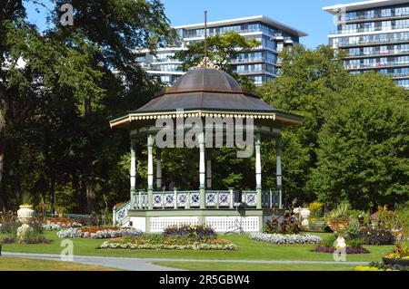 Pavillon in den Halifax Public Gardens, einem viktorianischen Garten in Halifax, Neuschottland, Kanada Stockfoto