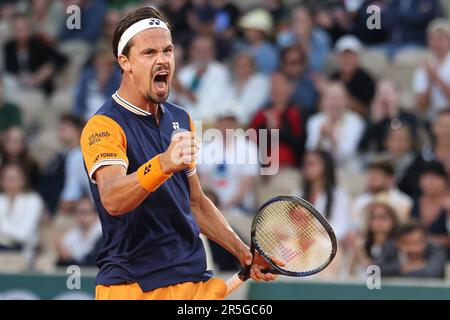 Paris, Frankreich. 03. Juni 2023. Tennis: Grand Slam/ATP Tour - French Open, Männer Singles, 3. Runde. Altmaier (Deutschland) - Dimitrov (Bulgarien). Daniel Altmaier reagiert. Kredit: Frank Molter/dpa/Alamy Live News Stockfoto