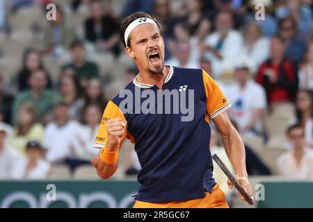 Paris, Frankreich. 03. Juni 2023. Tennis: Grand Slam/ATP Tour - French Open, Männer Singles, 3. Runde. Altmaier (Deutschland) - Dimitrov (Bulgarien). Daniel Altmaier reagiert. Kredit: Frank Molter/dpa/Alamy Live News Stockfoto