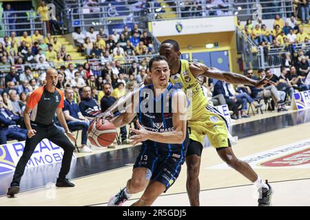 Tuein, Italien. 03. Juni 2023. #13 Pierpaolo Marini (Gruppo Mascio Treviglio) während des Playoff - reale Mutua Torino vs Gruppo Mascio Treviglio, italienische Basketball-Meisterschaft der A2 Männer in Tuein, Italien, Juni 03 2023 Kredit: Independent Photo Agency/Alamy Live News Stockfoto