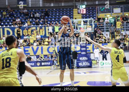 Tuein, Italien. 03. Juni 2023. #13 Pierpaolo Marini (Gruppo Mascio Treviglio) während des Playoff - reale Mutua Torino vs Gruppo Mascio Treviglio, italienische Basketball-Meisterschaft der A2 Männer in Tuein, Italien, Juni 03 2023 Kredit: Independent Photo Agency/Alamy Live News Stockfoto