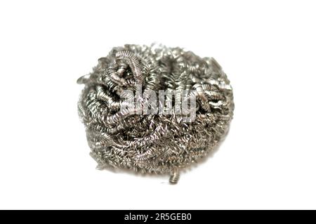Drahtschwamm, Stahlwolle, ein Bündel aus sehr feinen und flexiblen scharfkantigen Stahl- oder Metallfilamenten, das sich hervorragend zum Reinigen von Glas, Porzellan, Metall eignet Stockfoto