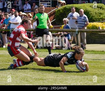 Gloucester, UK, 03. Juni 2023 Kate Zachary (Exeter) erzielt beim Gloucester-Hartpury gegen Exeter Chiefs Allianz 15 in der Alpas Arena Gloucester Großbritannien am 03 2023. Juni Graham Glendinning / Graham Glendinning / Alamy Live News Endstand: 19 - 58 Kredit: Graham Glendinning / GlennSports/Alamy Live News Stockfoto