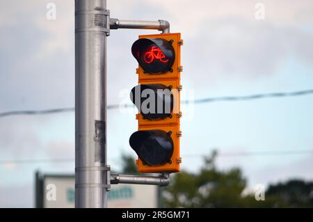 Fahrrad-Ampel in Halifax, Neuschottland, Kanada, mit roter Ampel Stockfoto