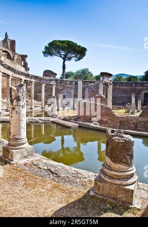 Römische Säulen in Villa Adriana in Tivoli, Italien Stockfoto