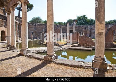 Römische Säulen in Villa Adriana in Tivoli, Italien Stockfoto