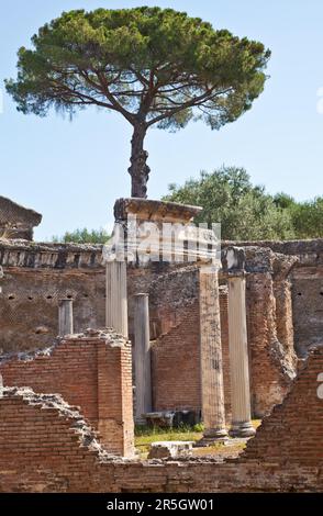 Römische Säulen in Villa Adriana in Tivoli, Italien Stockfoto