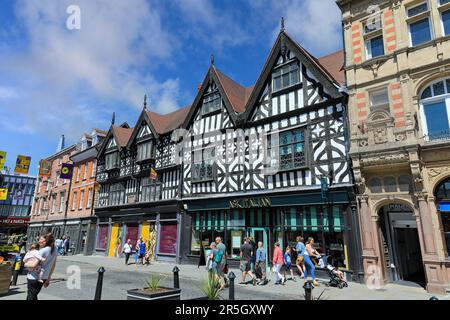 Ein italienisches Restaurant Ask in einem Fachwerkgebäude an der High Street im Stadtzentrum, Shrewsbury, Shropshire, England, Großbritannien Stockfoto