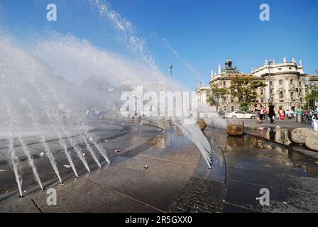 MÜNCHEN, 4. OKTOBER: Stachus-Brunnen in München am Karlsplatz am 4. Oktober 2011. München ist mit fast 100 Städten die größte Stadt Bayerns Stockfoto