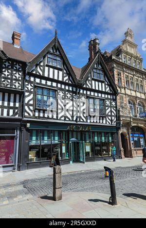 Ein italienisches Restaurant Ask in einem Fachwerkgebäude an der High Street im Stadtzentrum, Shrewsbury, Shropshire, England, Großbritannien Stockfoto