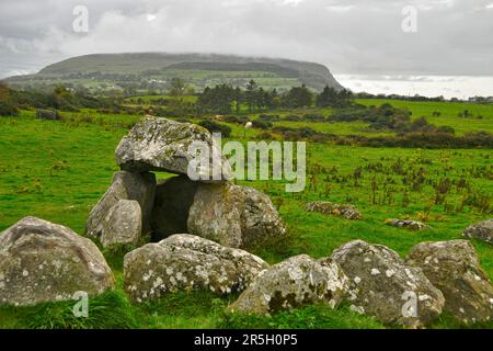 Carrowmore, Sligo, County Sligo, Megalith Grab, Magalith Grab, Knocknarea, Irland Stockfoto