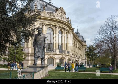 Statue von Winston Churchill von Jean Cardot vor dem Petit Palais in Paris, Frankreich. 25. März 2023. Stockfoto
