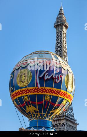 LAS VEGAS, NEVADA/USA - AUGUST 1 : Blick bei Sonnenaufgang auf das Paris Hotel in Las Vegas am 1. August 2011 Stockfoto