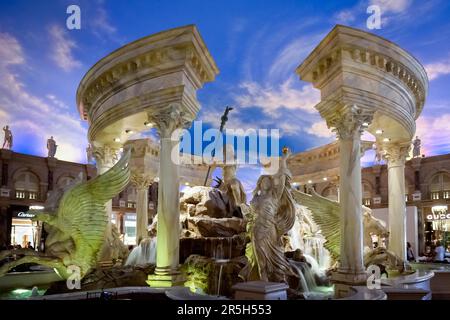LAS VEGAS, NEVADA, USA - AUGUST 2 : Plastische Statuen im Forum Shopping Mall in Las Vegas, Nevada, USA am 2. August 2011 Stockfoto