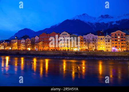 River Inn, Karwendel Mountains, Mariahilf District, Innsbruck, Tirol, Österreich Stockfoto