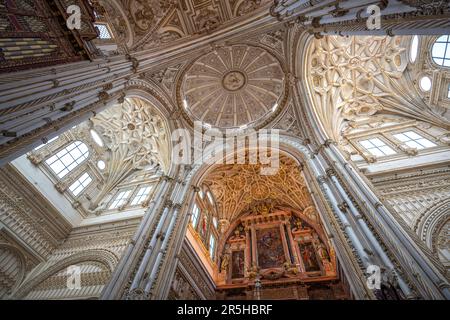 Hohe Altardecke in der Moschee-Kathedrale von Cordoba - Cordoba, Andalusien, Spanien Stockfoto