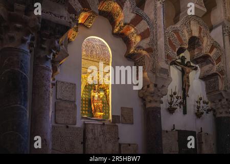 Königliche Kapelle Skulptur Saint Ferdinand und Villaviciosa Kapelle in der Moschee-Kathedrale von Cordoba - Cordoba, Andalusien, Spanien Stockfoto