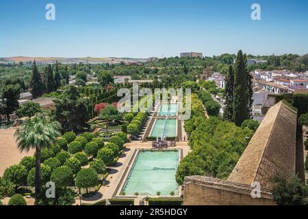 Luftaufnahme der Gärten des Alcazar de los Reyes Cristianos - Cordoba, Andalusien, Spanien Stockfoto