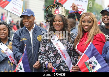 In New York City. 3. Juni 2023. Central Park West, New York, USA, 03. Juni 2023 - Bürgermeister Eric Adams präsentiert Remarks, präsentiert Proklamation und Marches bei der ersten Haitian Heritage Parade am Samstag, den 3. Juni 2023 in New York City. Kredit: Luiz Rampelotto/EuropaNewswire/dpa/Alamy Live News Stockfoto