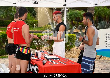 Teilnehmer und Veranstalter nehmen am Samstag, den 3. Juni 2023, an den Gay Days in Orlando, Florida, Teil. Foto: Joe Marino/UPI Credit: UPI/Alamy Live News Stockfoto