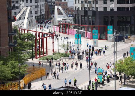 London, Großbritannien. 03. Juni 2023. Fans begeben sich am 3. Juni 2023 zum Emirates FA Cup Final Manchester City gegen Manchester United im Wembley Stadium, London, Großbritannien. Kredit: Paul Marriott/Alamy Live News Stockfoto