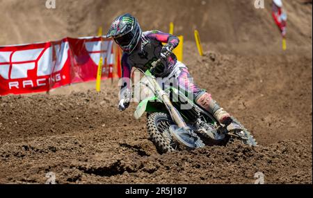 Sacramento, Kalifornien, USA. Juni 03 2023 Sacramento, CA USA JO Shimoda(30) kommt in die Kurve während der AMA Pro Motocross Racing Hangtown Classic 250 Heat # 1 in Hangtown Sacramento, CA Thurman James/CSM Credit: CAL Sport Media/Alamy Live News Stockfoto