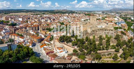 Toller Panoramablick aus der Vogelperspektive auf die Stadt Almansa in der Provinz Albacete Castilla la Mancha, Spanien Stockfoto