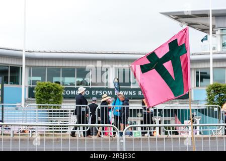 Epsom Downs Surrey, Großbritannien. 3. Juni 2023 Animal Rising Stage ein eintägiger Protest vor der Epsom Derby Racetrack. Die Tieraktivisten organisierten einen Tag mit Reden, Musik und lustigen Aktivitäten. Kredit: Andrea Domeniconi/Alamy News Stockfoto