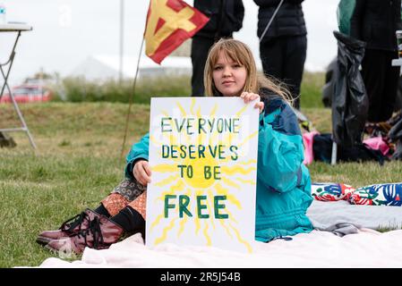 Epsom Downs Surrey, Großbritannien. 3. Juni 2023 Animal Rising Stage ein eintägiger Protest vor der Epsom Derby Racetrack. Die Tieraktivisten organisierten einen Tag mit Reden, Musik und lustigen Aktivitäten. Kredit: Andrea Domeniconi/Alamy News Stockfoto