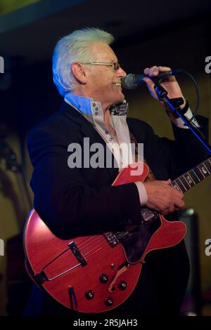 Gitarrist Gray Bartlett, MBE, feiert 50 Jahre in der Unterhaltungsbranche und startet seine neuseeländische 50.-jährige Jubiläumsreise in SkyCity, Auckland Stockfoto