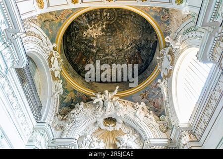 Wandgemälde in der Kuppeldecke. Zisterzienserkloster des Heiligen Geistes (Santo Spirito) in Agrigento, Italien. Stockfoto