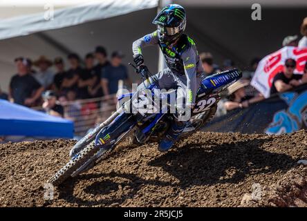 Sacramento, Kalifornien, USA. Juni 03 2023 Sacramento, CA USA Justin Cooper(32) kommt aus Runde 21during die AMA Pro Motocross Racing Hangtown Classic 250 Championship in Hangtown Sacramento, CA Thurman James/CSM Credit: CAL Sport Media/Alamy Live News Stockfoto