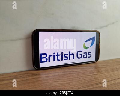 Konskie, Polen - 28. Mai 2023: Logo des britischen Gasunternehmens auf dem Bildschirm des Mobiltelefons Stockfoto