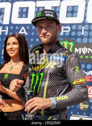 Sacramento, Kalifornien, USA. Juni 03 2023 Sacramento, CA USA Justin Cooper(32) auf dem Podium während der AMA Pro Motocross Racing Hangtown Classic 250 Championship in Hangtown Sacramento, CA Thurman James/CSM Credit: CAL Sport Media/Alamy Live News Stockfoto