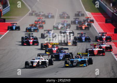 Montmelo, Espagne. 04. Juni 2023. Starten Sie das F3-Rennen während der 4. Runde der FIA Formel-3-Meisterschaft 2023 vom 2. Bis 4. Juni 2023 auf dem Circuit de Barcelona-Catalunya in Montmelo, Spanien – Foto Eric Alonso/DPPI Credit: DPPI Media/Alamy Live News Stockfoto