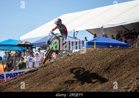 Sacramento, Kalifornien, USA. Juni 03 2023 Sacramento, CA USA Jo Shimoda (30)kommt aus Runde 22 während der AMA Pro Motocross Racing Hangtown Classic 250 Championship in Hangtown Sacramento, CA Thurman James/CSM Credit: CAL Sport Media/Alamy Live News Stockfoto