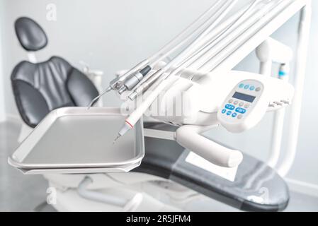Sonderausrüstung für einen Zahnarzt, zahnärztliches Praxiskonzept Stockfoto
