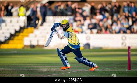 Moeen Ali aus Birmingham schlägt in einem Vitalitätsschlager-T20-Spiel gegen Derbyshire Falcons Stockfoto