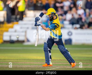 Moeen Ali aus Birmingham schlägt in einem Vitalitätsschlager-T20-Spiel gegen Derbyshire Falcons Stockfoto