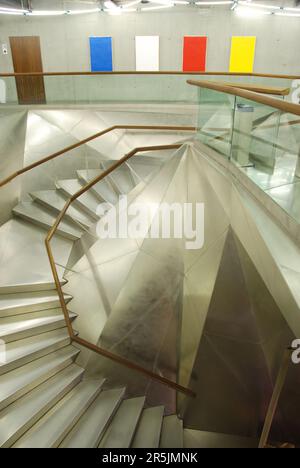 Treppen. CaixaForum Modern Art Center, Madrid, Spanien. Stockfoto