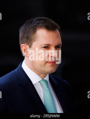 Robert Jenrick, Minister für Einwanderung, im BBC Broadcasting House als Sonntagsgast mit Laura Kuenssberg. Stockfoto