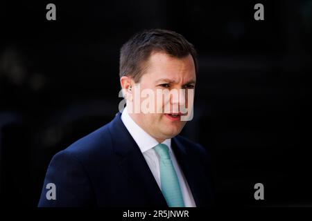 Robert Jenrick, Minister für Einwanderung, im BBC Broadcasting House als Sonntagsgast mit Laura Kuenssberg. Stockfoto