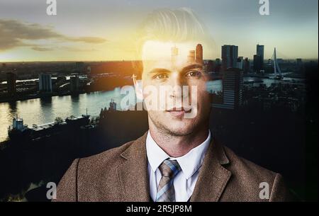 Er ist ein junger Visionär. Porträt eines selbstbewussten jungen Geschäftsmanns, überlagert über einem Stadtbild. Stockfoto
