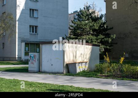 wien, österreich. Am 6. April 2023 erfreuen Sie sich am Nachmittag an der Schönheit einer Garage Stockfoto