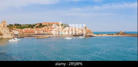 Blick auf den Hafen von Collioure, Languedoc-Roussillon, Frankreich, Europa Stockfoto